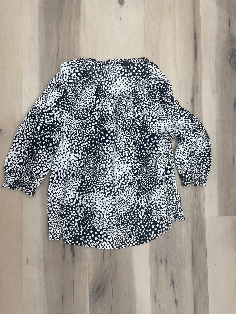 Talbots Black & White Abstract Print Women's Blouse